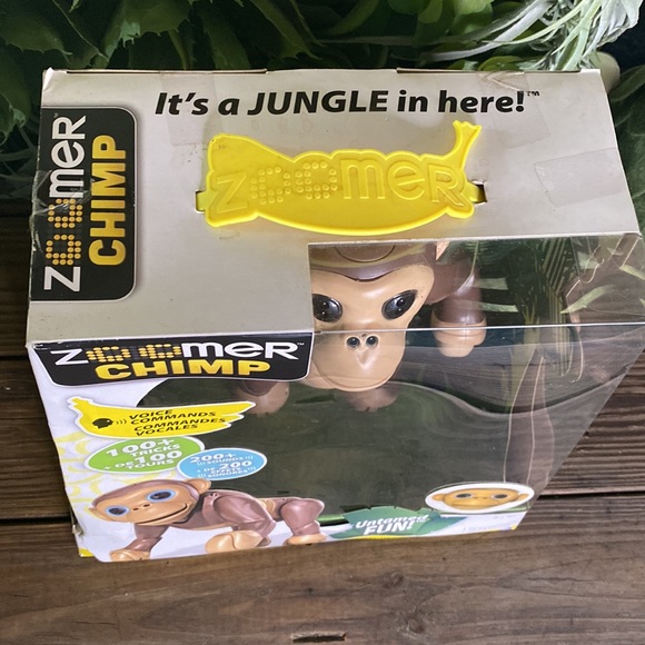 Zoomer Chimp, Interactive Chimp with Voice Command, Movement and Sensors 🐒🍌 - Picture 12 of 17